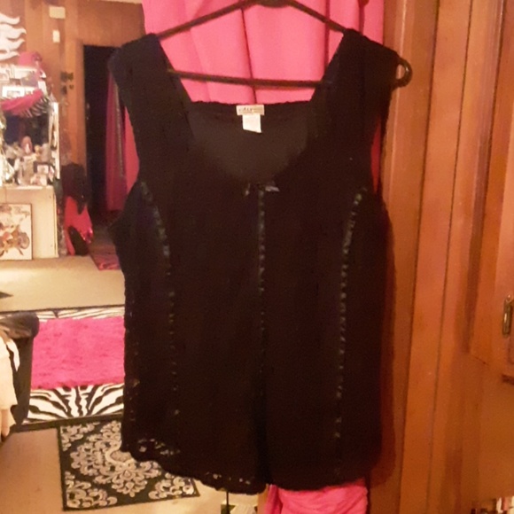 Top - Picture 1 of 2